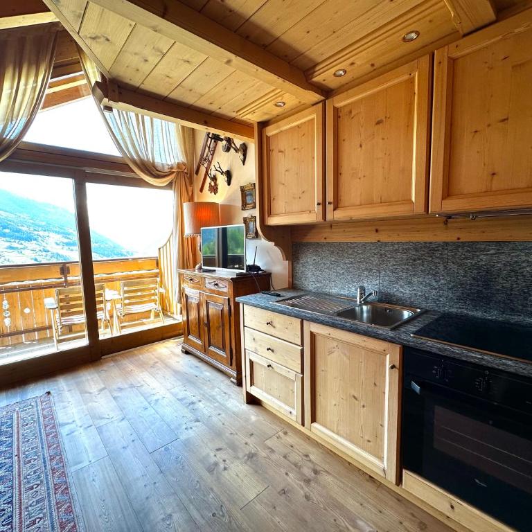 Alpine Escape 4 - Appartamento con 1 Camera da Letto, Balcone e Vista Montagna - 5
