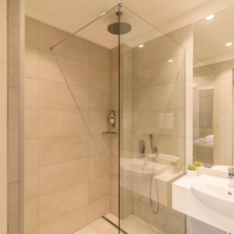 Belgrade Inn Garni Hotel - Dvokrevetna Soba sa Bračnim Krevetom - 7