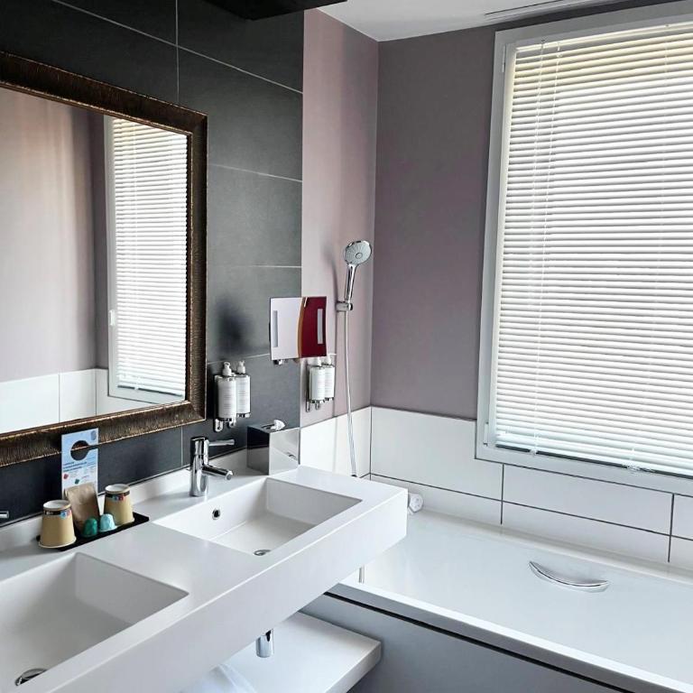 Mercure Lyon Centre - Gare Part Dieu - Suite Exécutive avec 1 Lit Double et 1 Lit Simple - 3