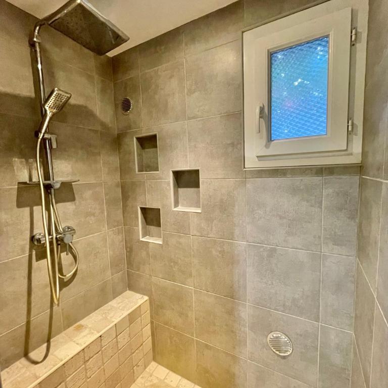 Appartement avec piscine 8 personnes - Villa - 15