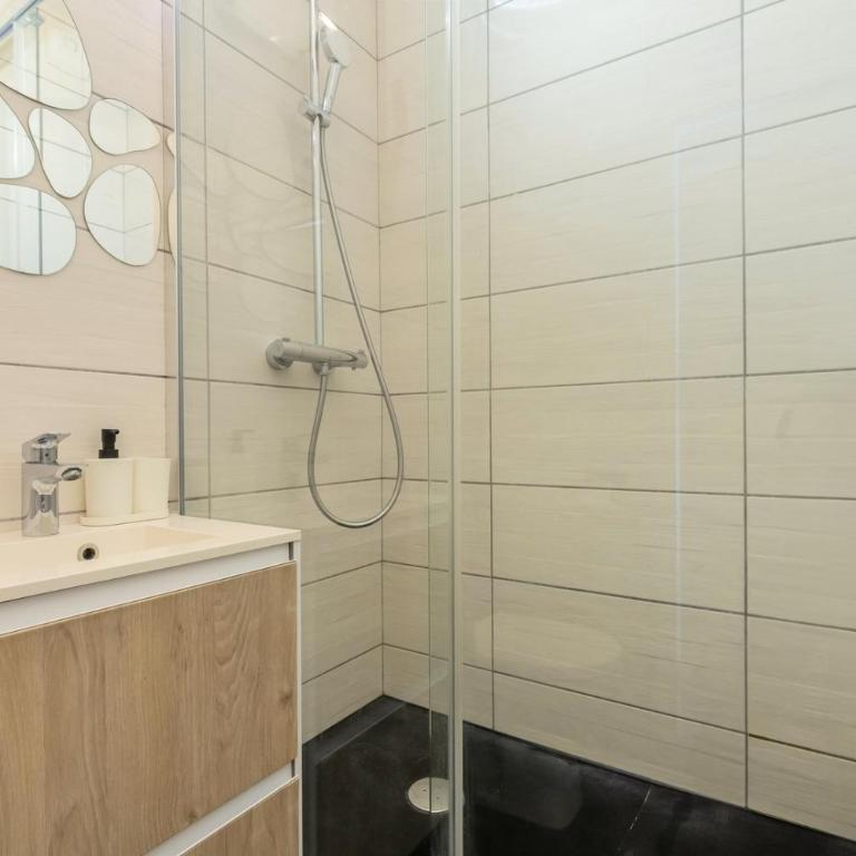 Charming Lille St Michel studio - Apartment - 11