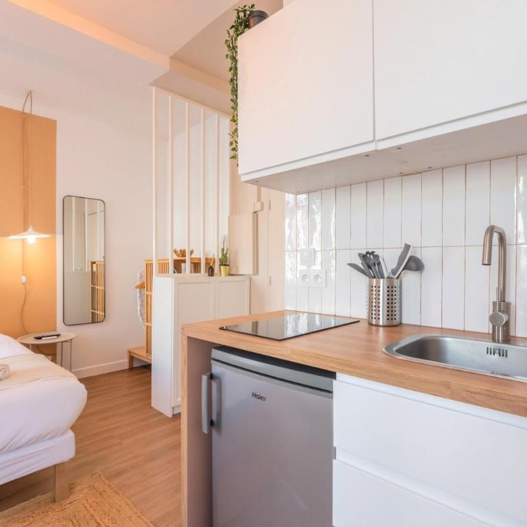 Charming Lille St Michel studio - Apartment - 9