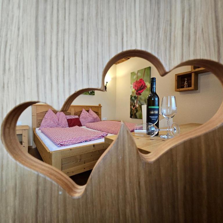 Weingut Buschenschank Schneiderannerl - Doppelzimmer mit Zustellbett - 3