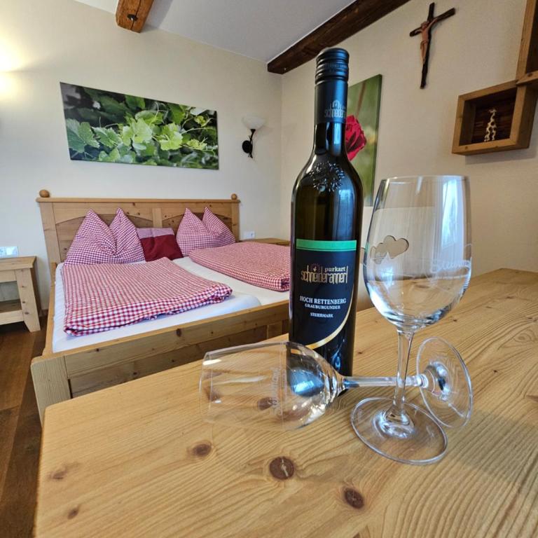 Weingut Buschenschank Schneiderannerl - Doppelzimmer mit Zustellbett - 4