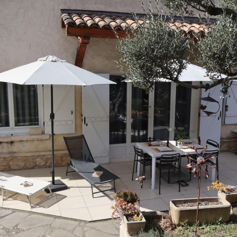 Villa GALEJADE in a quiet location with garden - On the heights of Toulon - Ferienhaus - 1
