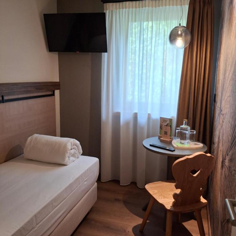 Hotel Dolomiti Saone - Camera Matrimoniale/Doppia con Letti Singoli con Letto Supplementare - 5