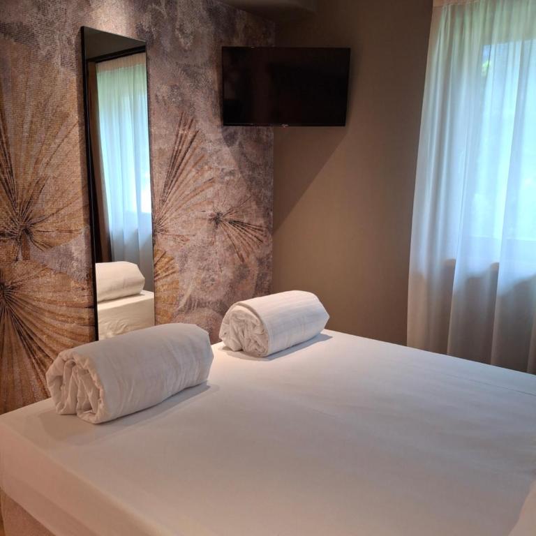 Hotel Dolomiti Saone - Camera Matrimoniale/Doppia con Letti Singoli con Letto Supplementare - 3