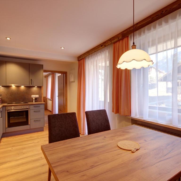 Gasthof-Appartements Vroni - Chiemgau Karte - Apartment mit Balkon - 1
