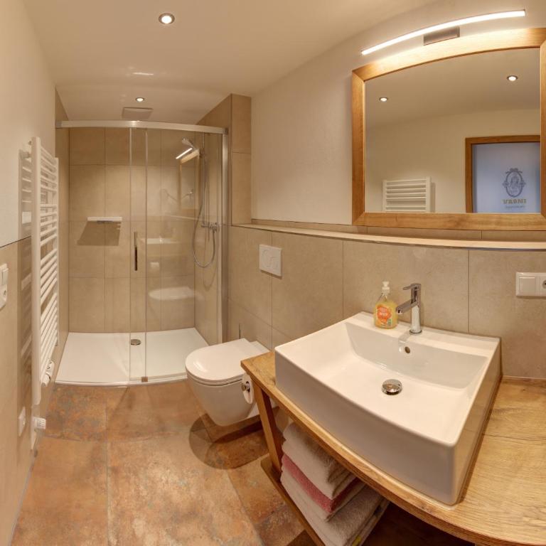 Gasthof-Appartements Vroni - Chiemgau Karte - Apartment mit Balkon - 7