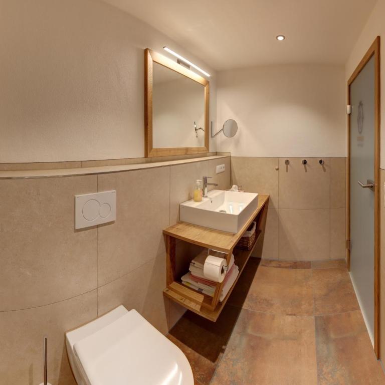 Gasthof-Appartements Vroni - Chiemgau Karte - Apartment mit Balkon - 8