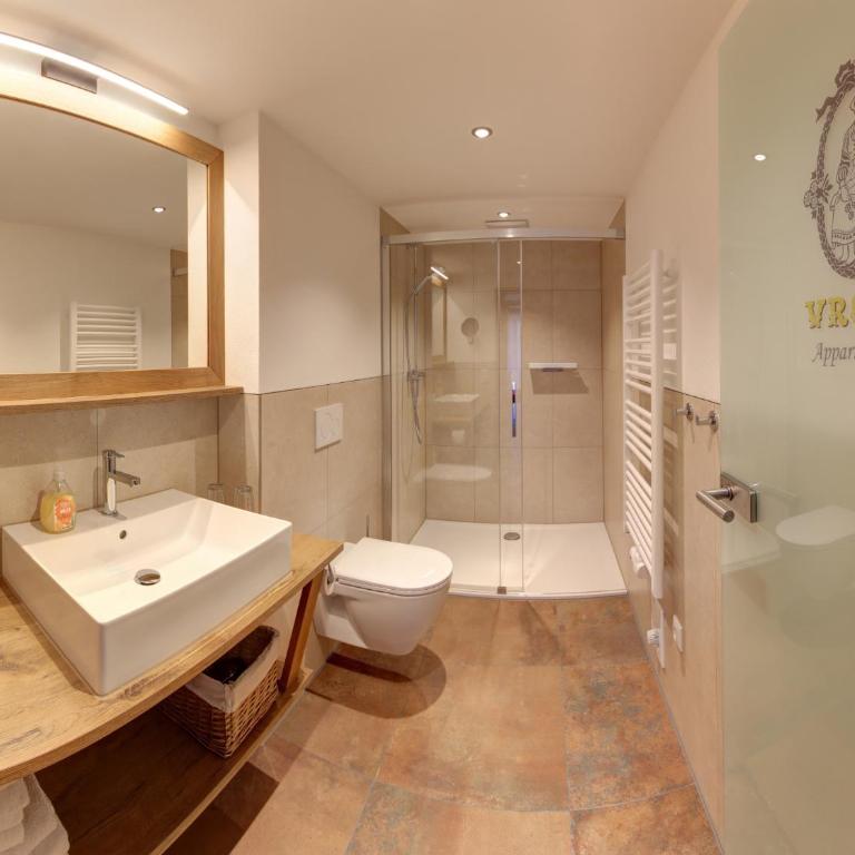 Gasthof-Appartements Vroni - Chiemgau Karte - Apartment mit 2 Schlafzimmern und Balkon - 10