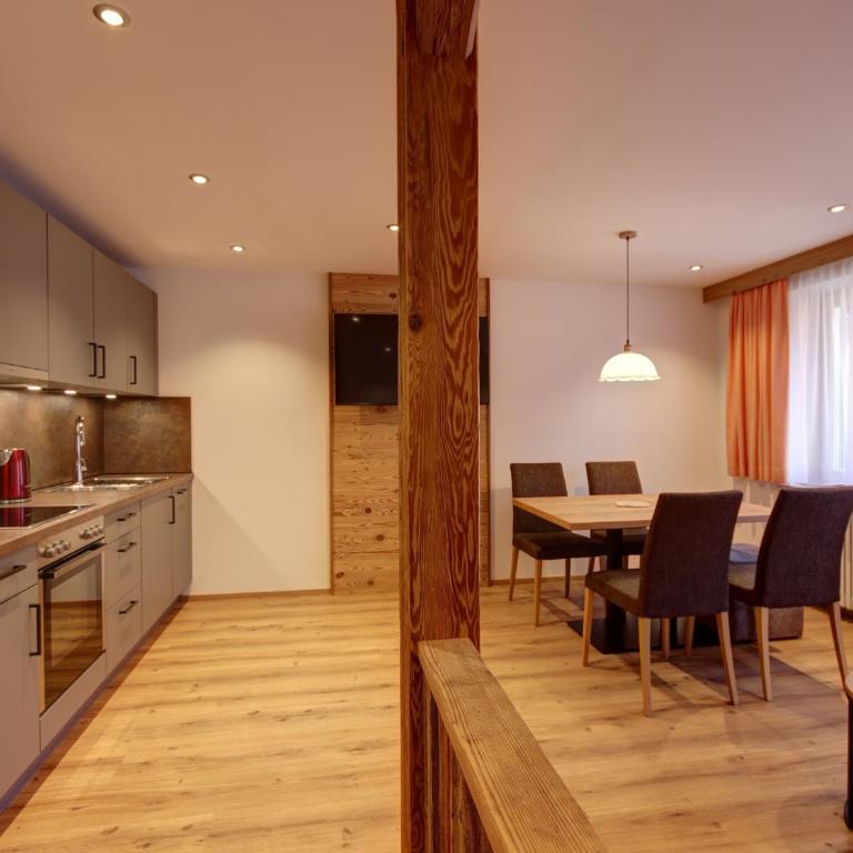 Gasthof-Appartements Vroni - Chiemgau Karte - Apartment mit 2 Schlafzimmern und Balkon - 7