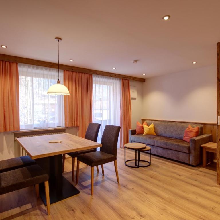 Gasthof-Appartements Vroni - Chiemgau Karte - Apartment mit 2 Schlafzimmern und Balkon - 8