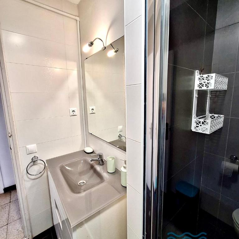 APARTBEACH CAPRI FRONT BEACH CLIMA y WIFI - Apartment - 22