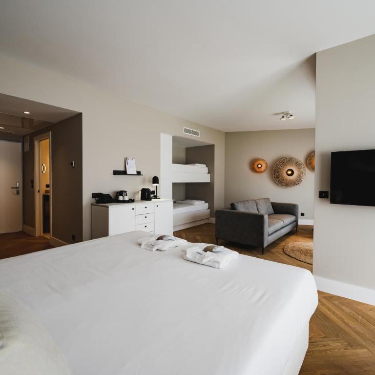 Van der Valk Hotel Bloom Saint Aygulf - Superior Family Suite with Bathtub - 4