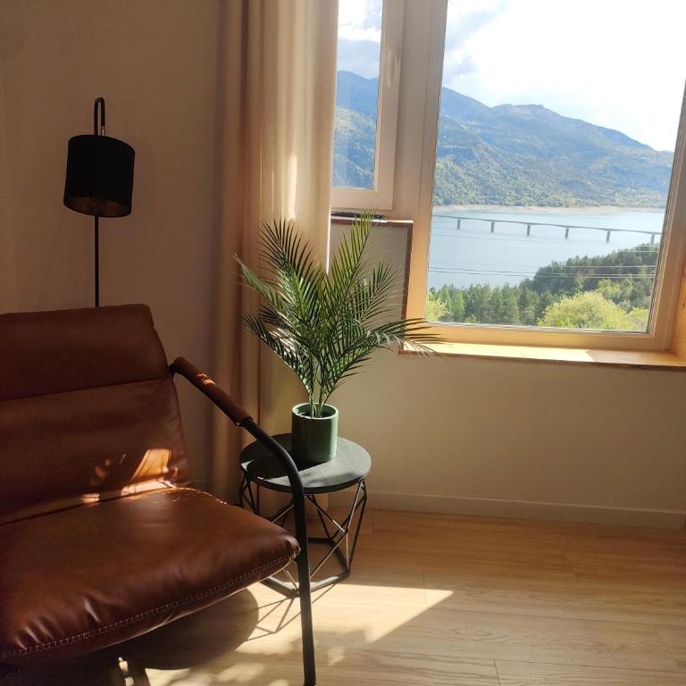 Le Duplex du Plongeoir - spacieux T3 de 65m2 avec vue sur le lac de Serre Ponçon - Appartement 2 Chambres - Vue sur Lac - 9