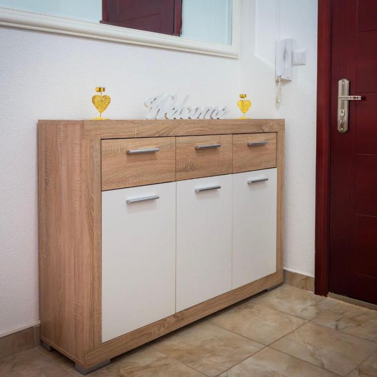 Apartman RiS - Deluks Apartman sa 2 Spavaće Sobe i Pogledom na Vrt - 8