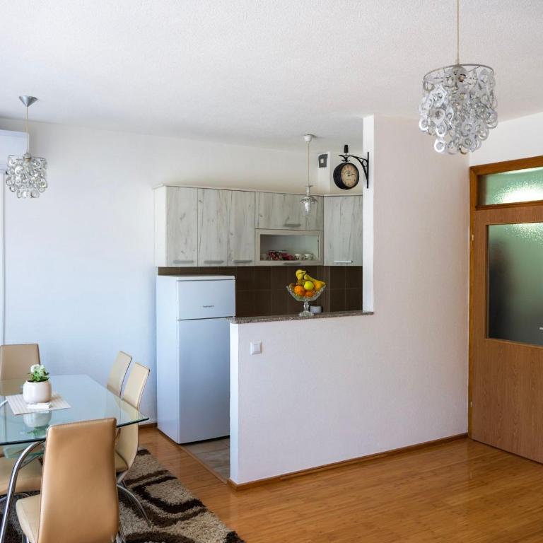 Apartman RiS - Deluks Apartman sa 2 Spavaće Sobe i Pogledom na Vrt - 17