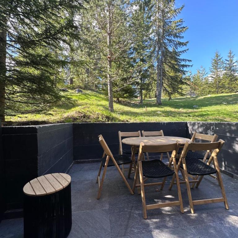 Black Chalet - Two-Bedroom Chalet - 3