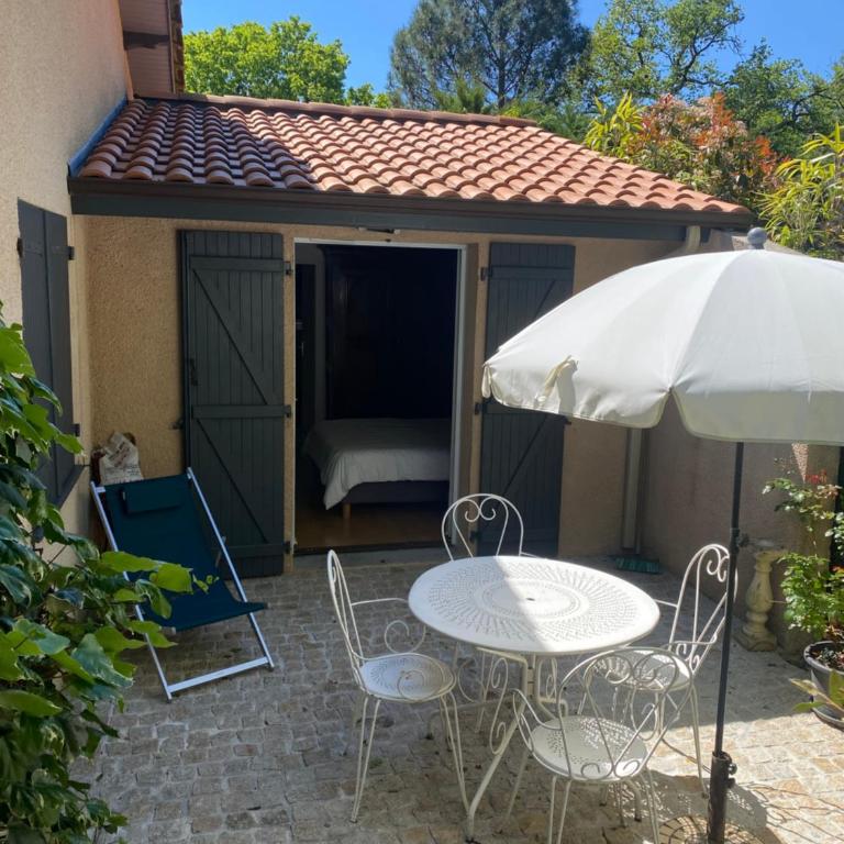 Beau T2 proche plages , commodités - One-Bedroom House - 13