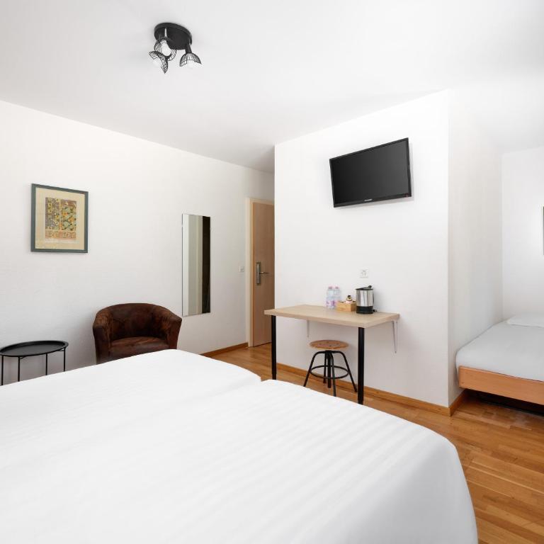 Bon Port - Dreibettzimmer - 2