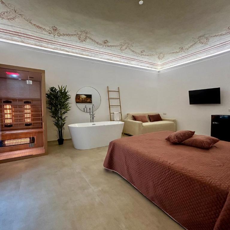 Massimo Rooms and suite - King Room with Spa Bath - 24