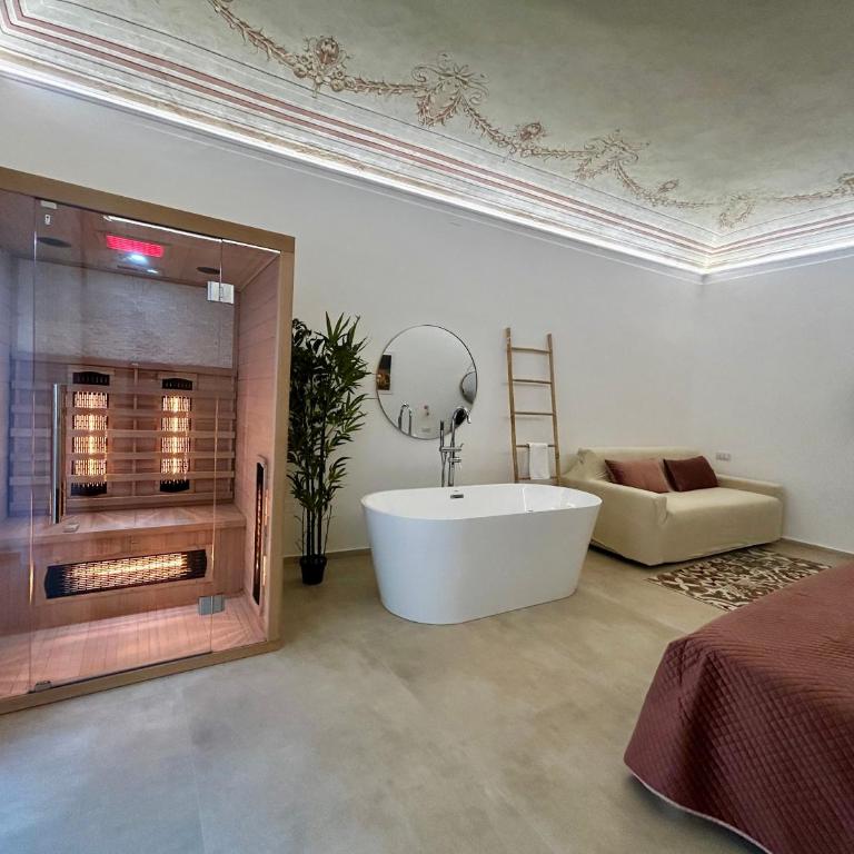 Massimo Rooms and suite - King Room with Spa Bath - 23