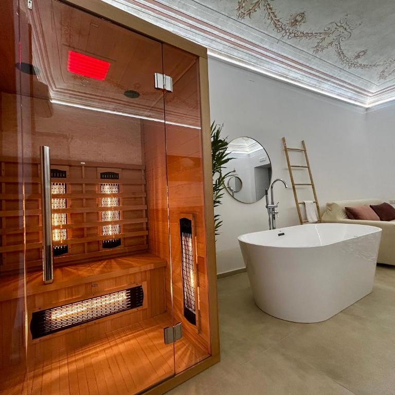 Massimo Rooms and suite - King Room with Spa Bath - 27