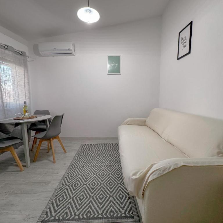 Stintino Center - Wi-Fi & Private Parking by Host Hero - Appartamento - 8