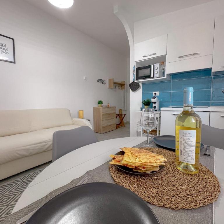 Stintino Center - Wi-Fi & Private Parking by Host Hero - Appartamento - 3