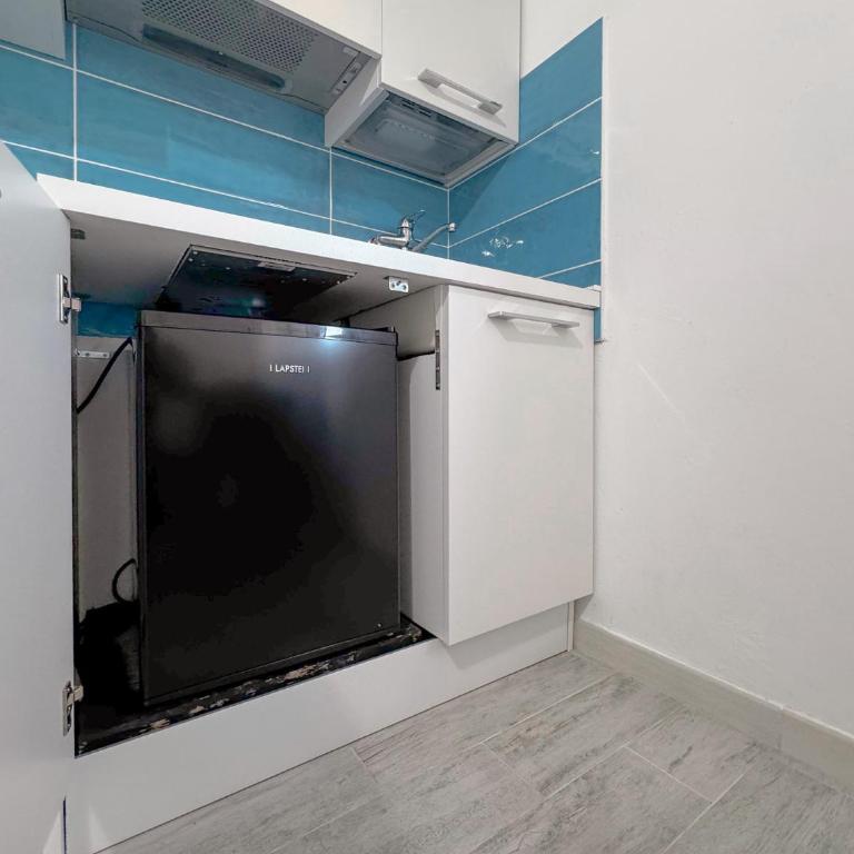 Stintino Center - Wi-Fi & Private Parking by Host Hero - Appartamento - 16