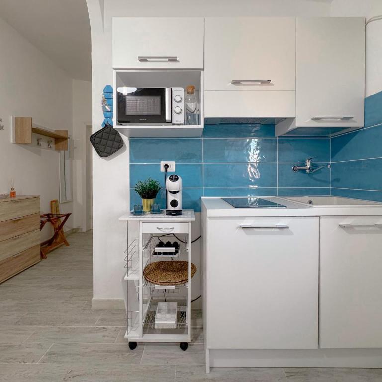 Stintino Center - Wi-Fi & Private Parking by Host Hero - Appartamento - 17