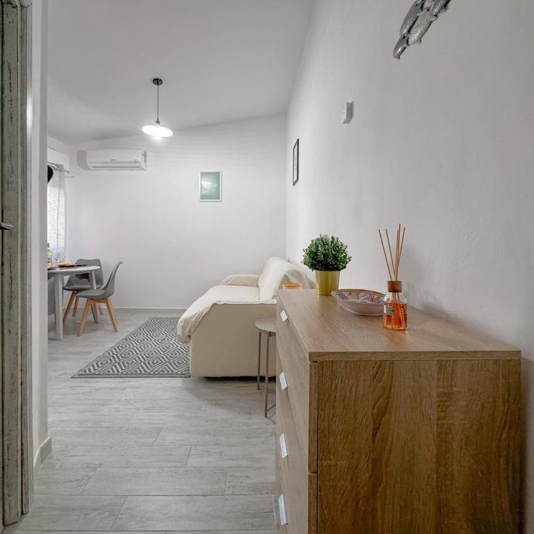 Stintino Center - Wi-Fi & Private Parking by Host Hero - Appartamento - 22
