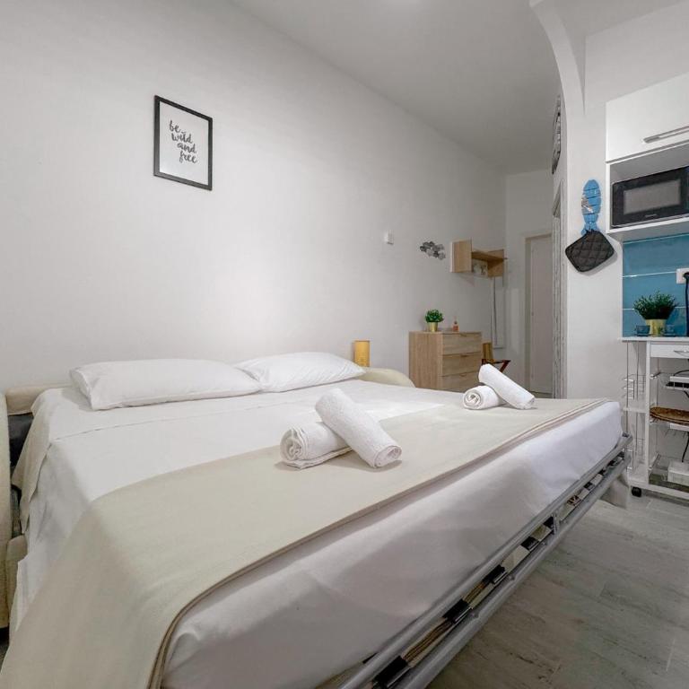 Stintino Center - Wi-Fi & Private Parking by Host Hero - Appartamento - 10