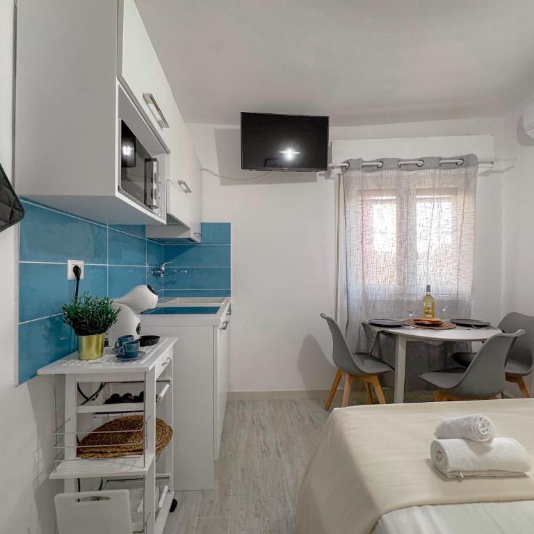 Stintino Center - Wi-Fi & Private Parking by Host Hero - Appartamento - 30