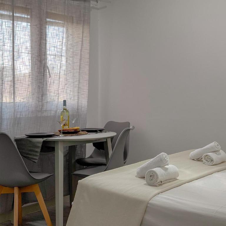Stintino Center - Wi-Fi & Private Parking by Host Hero - Appartamento - 32