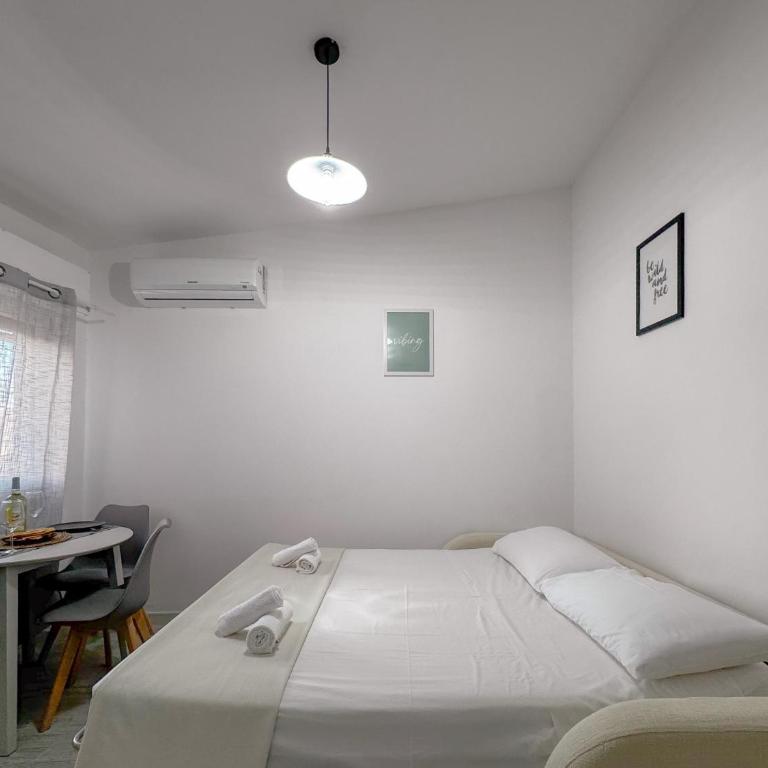 Stintino Center - Wi-Fi & Private Parking by Host Hero - Appartamento - 34