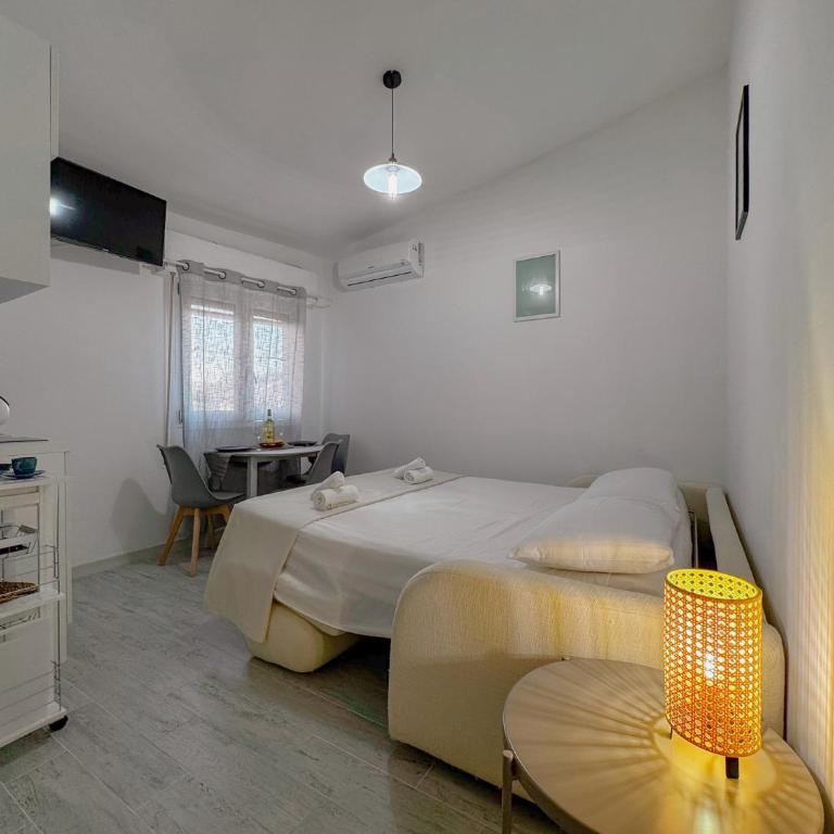 Stintino Center - Wi-Fi & Private Parking by Host Hero - Appartamento - 1