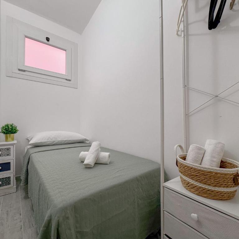 Stintino Center - Wi-Fi & Private Parking by Host Hero - Appartamento - 41
