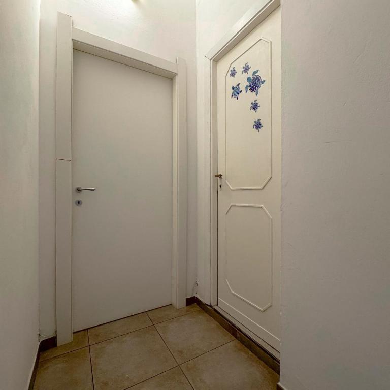 Stintino Center - Wi-Fi & Private Parking by Host Hero - Appartamento - 42