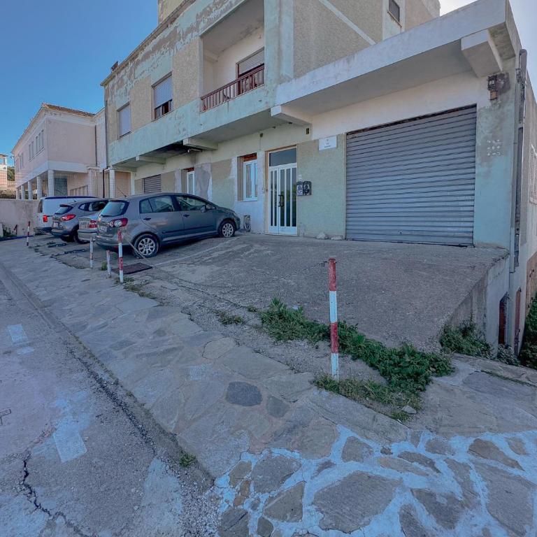 Stintino Center - Wi-Fi & Private Parking by Host Hero - Appartamento - 43