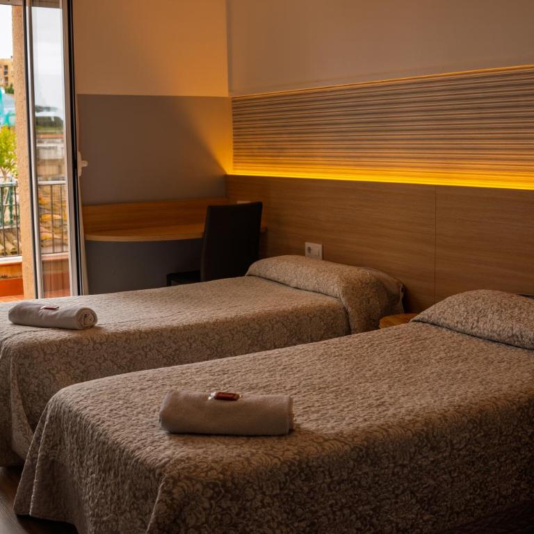 Can Setmanes by CozyCatalonia - Hostal Central Blanes - Habitación Doble Superior - 2 camas - 7