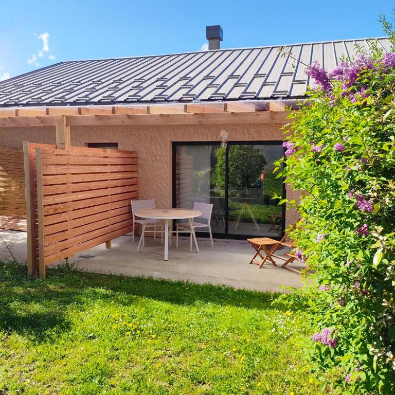 Le Cosy du Plongeoir - T2 neuf avec vue sur le lac de Serre Ponçon et grande terrasse avec jardin - Appartement 1 Chambre - 10