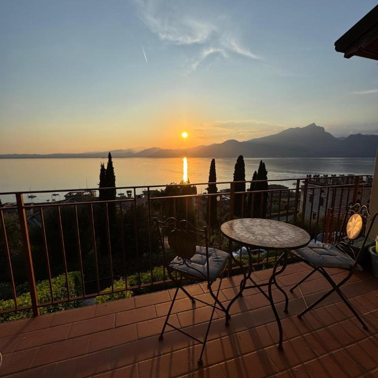 La Dolce Vista - Two-Bedroom Apartment with Lake View - 1
