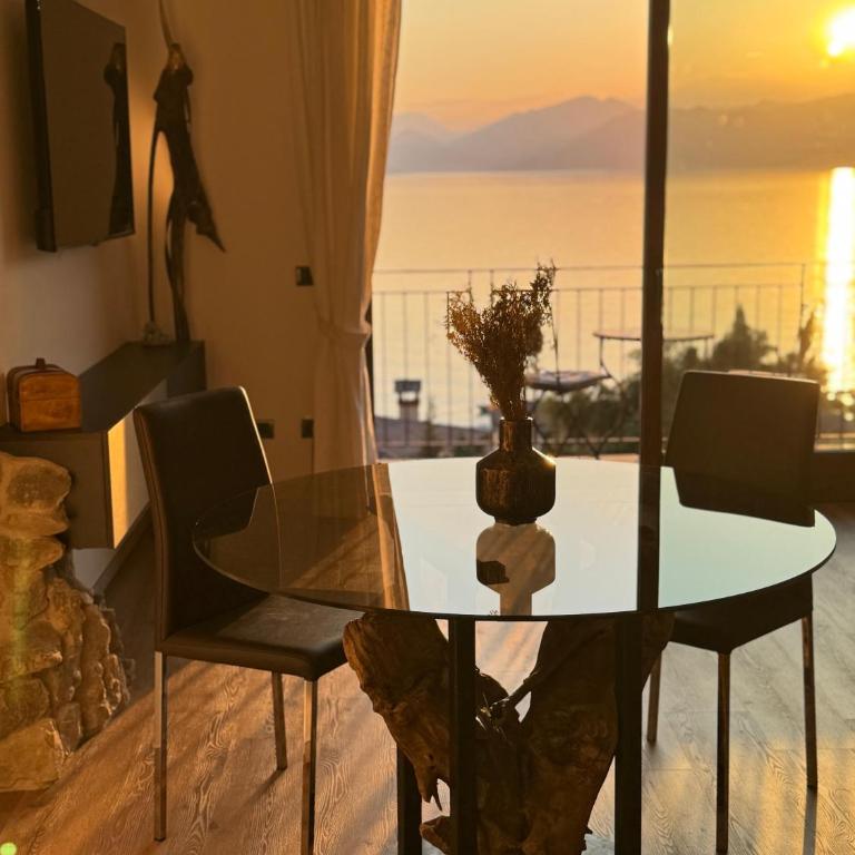 La Dolce Vista - Two-Bedroom Apartment with Lake View - 2