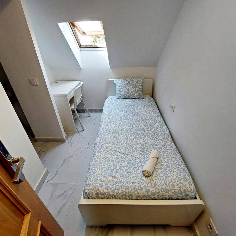 Casa El Viso - Single Room with Private Bathroom - 2