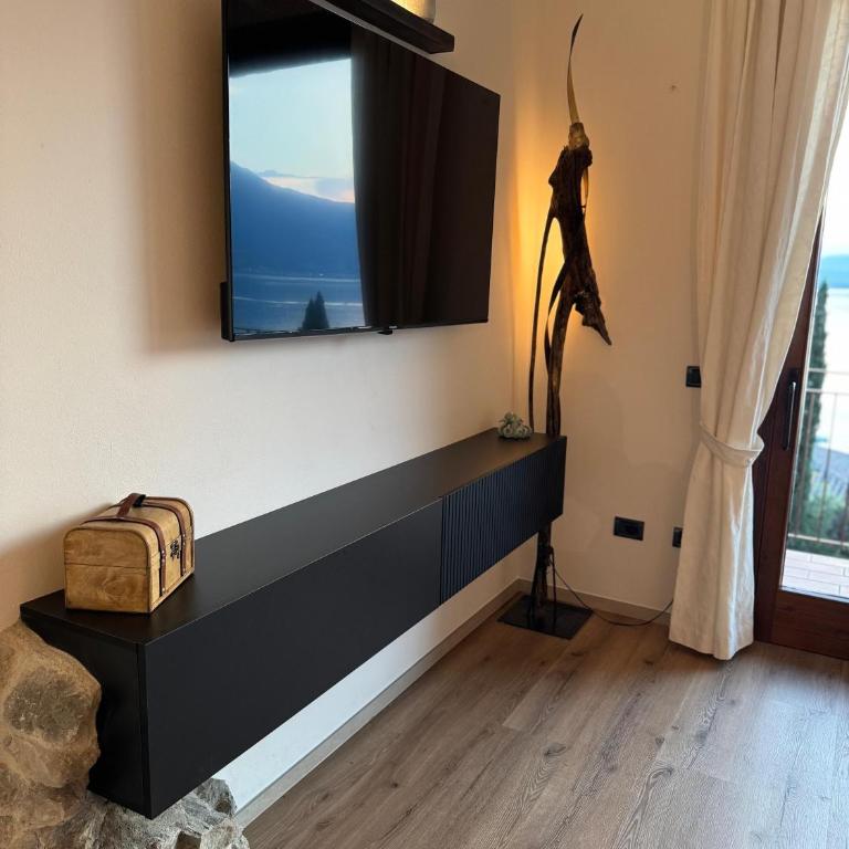 La Dolce Vista - Two-Bedroom Apartment with Lake View - 8