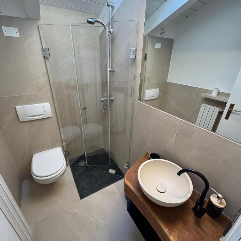La Dolce Vista - Two-Bedroom Apartment with Lake View - 14