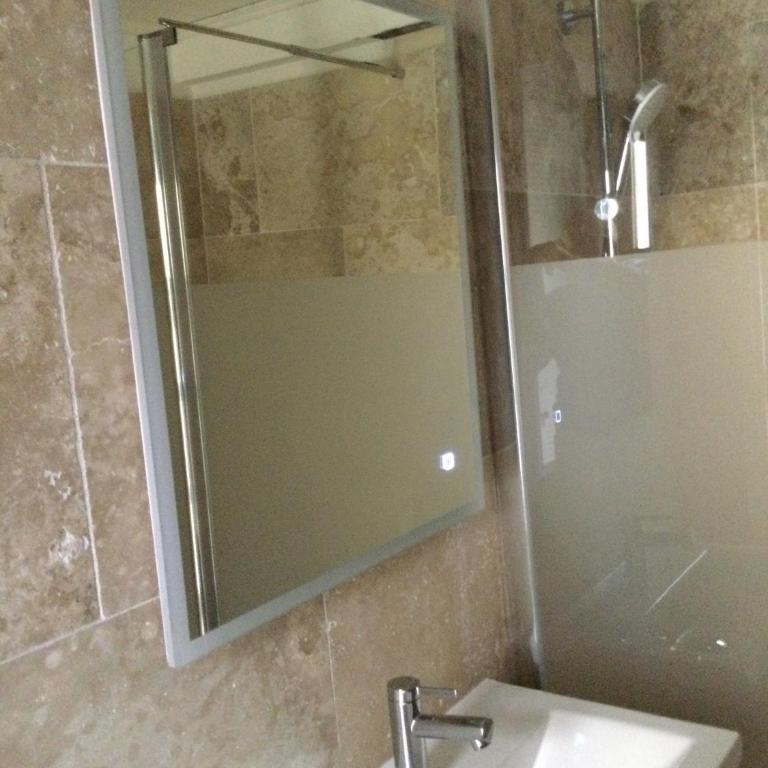 Bastidon provençal dans domaine naturiste avec accès gratuit parc aquatique - Maison 2 Chambres - 5