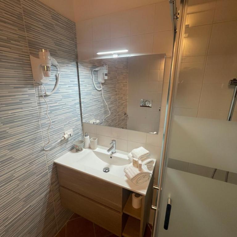 Dimora Luna Calante - Camera Matrimoniale con Bagno Privato - 23